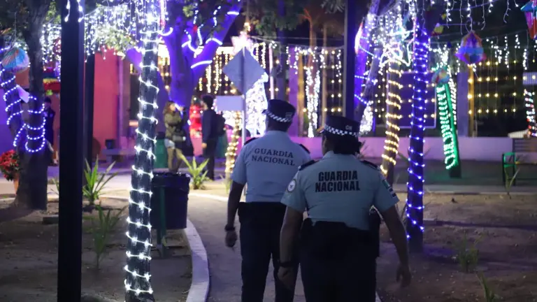 La posible instalación de una base de la Guardia Nacional en Mazatlán permitiría reforzar la vigilancia en accesos carreteros y zonas urbanas, destacó la Alcaldesa Estrella Palacios.