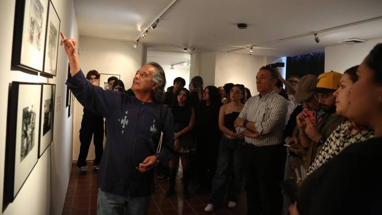 Pedro Valtierra encabezó la visita guiada por su exposición ‘Volver a la tierra del quetzal’.