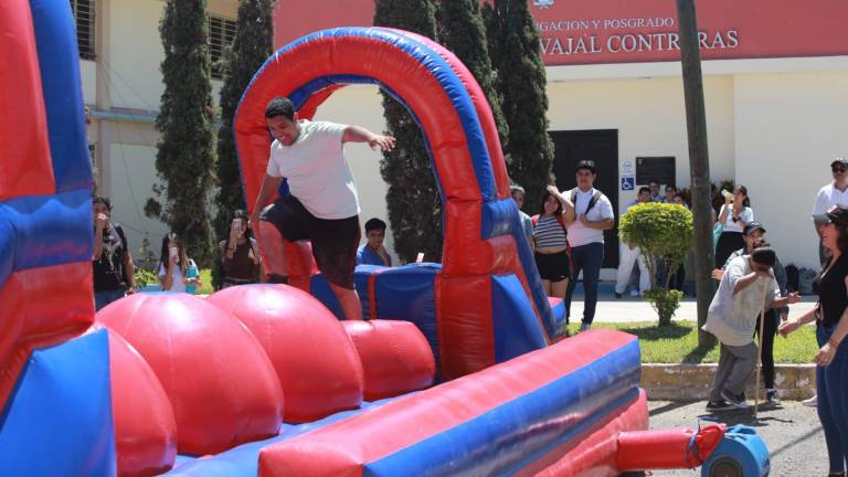 Los estudiantes de la Facultad de Gastronomía de la UAS vivieron un divertido Día del Estudiante participando en actividades deportivas.