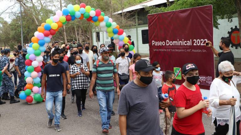 Las familias mazatlecas disfrutan este día del Paseo Dominical 2022