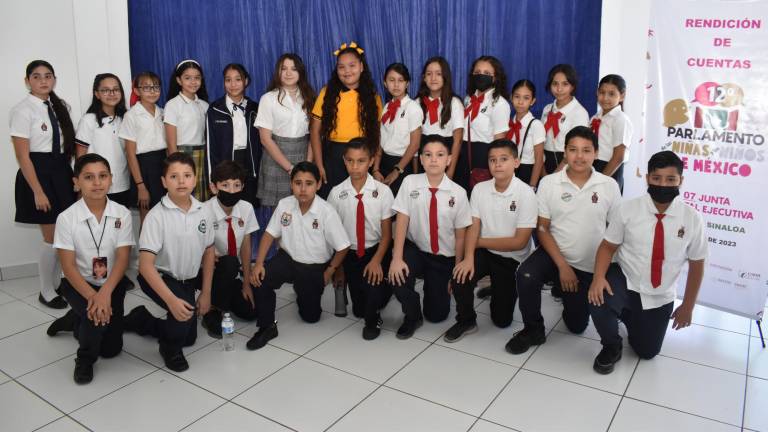 Alumnos de varios colegios participan en el 12 Parlamento de Niñas y Niños de México.