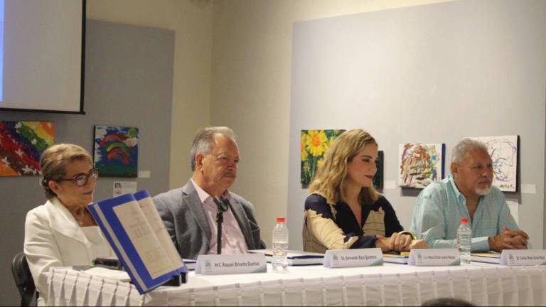 Los presentadores del libro fueron Raquel Briseño Dueñas, Servando Rojo Quintero, María Esther Juárez Nelson y Carlos René Green Ruiz.