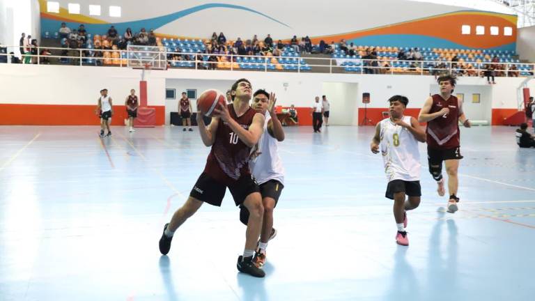 En basquetbol varonil, los sinaloenses superaron 71-54 a Chihuahua tras vencer por la mañana a Chiapas.