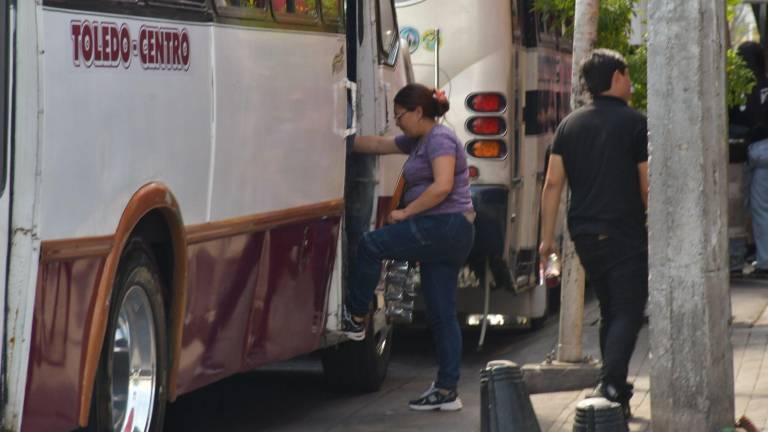 Usuarios evidenciaron que la falta de unidades climatizadas y los prolongados tiempos de espera son las principales quejas ciudadanas.