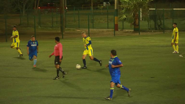 Se juegan las semifinales de ida.