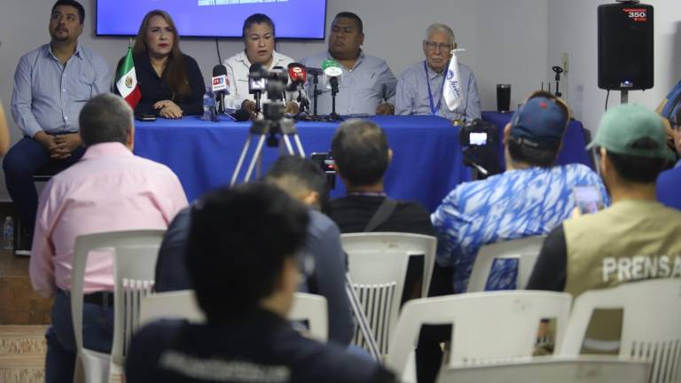 Conferencia del PAN Municipal en la que cuestionan los cambios hechos en el Gobierno de Mazatlán.