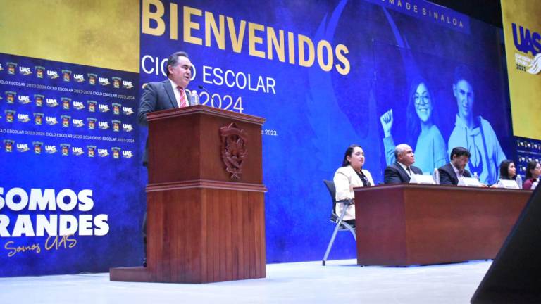 El Rector de la UAS, Jesús Madueña Molina, dio la bienvenida a los estudiantes al nuevo ciclo escolar 2023-2024.