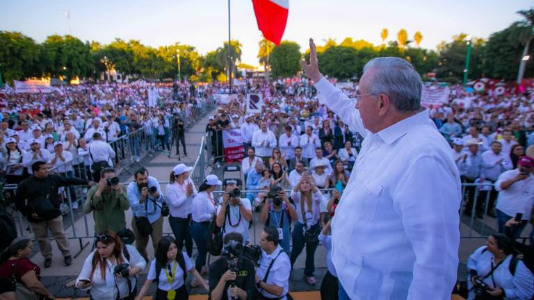 El Gobernador de Sinaloa Rubén Rocha Moya durante su informe de Gobierno en la explanada de Palacio de Gobierno.