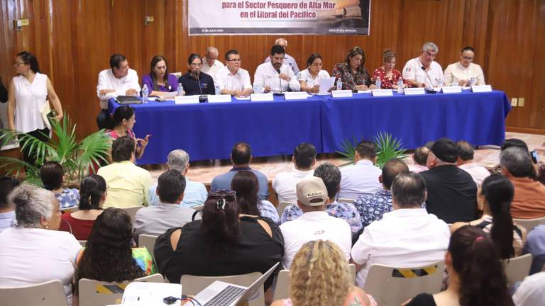 Dirigentes pesqueros de Mazatlán dicen a diputados que el sector está en crisis