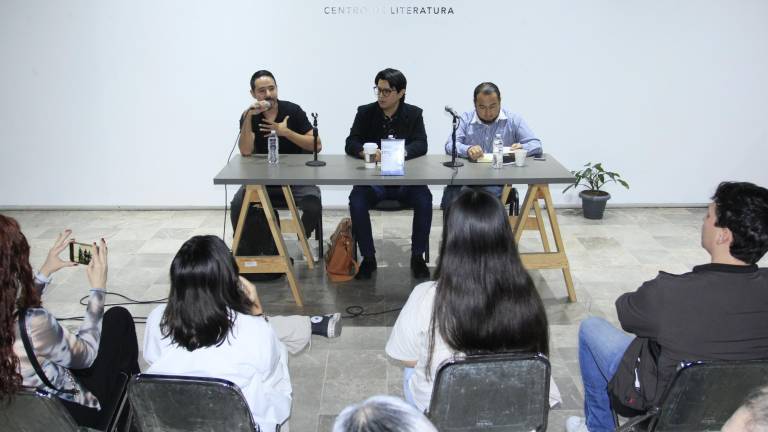 El libro se presentó en el Centro Literario, y fue comentado por Martín Durán y Javier Angulo.