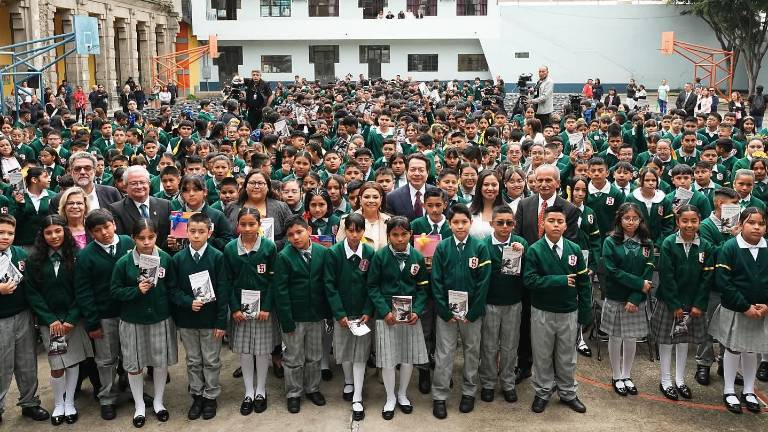Arranque oficial de la SEP del ciclo escolar 2025 en una secundaria del Centro Histórico de la Ciudad de México.