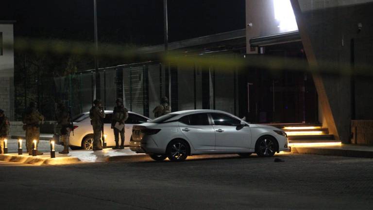 Una agresión armada en un club de pádel del fraccionamiento Isla Musalá dejó un hombre sin vida y dos personas lesionadas.