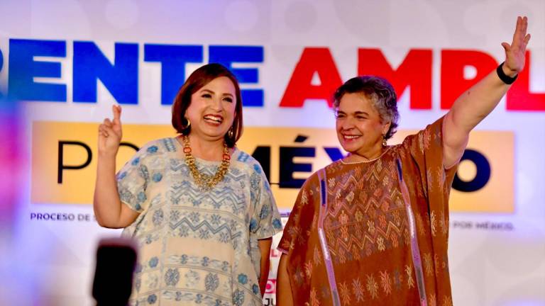 Xóchitl Gálvez y Beatriz Paredes, en el tercer foro regional del Frente Amplio por México, en León, Guanajuato.