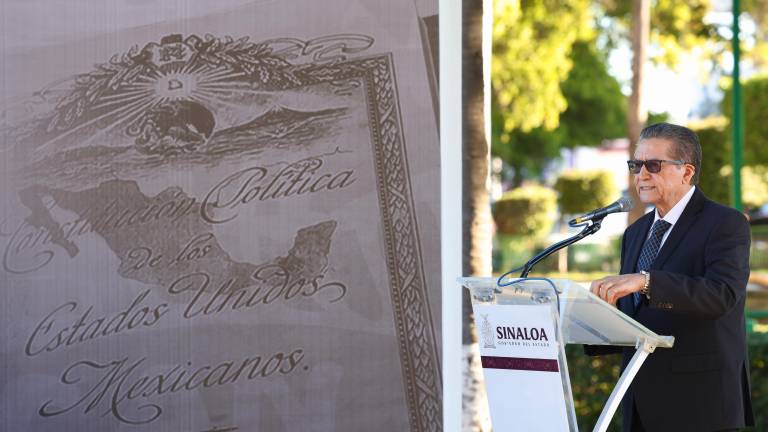 Ceremonia de aniversario de la Constitución Mexicana en Palacio de Gobierno.