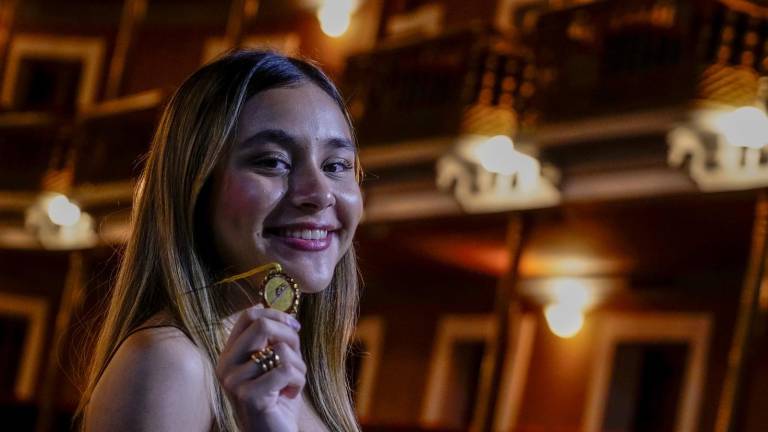 La joven bailarina puso en alto el nombre de Sinaloa al obtener la medalla de oro en el Summer School of Excellence de la American Academy of Ballet.
