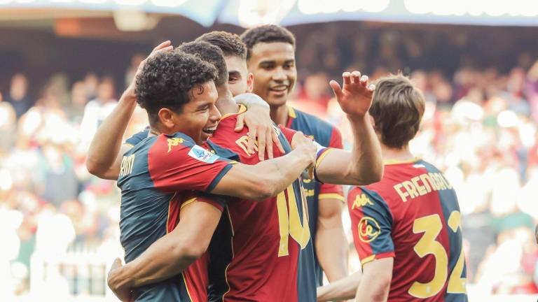 El defensa mexicano Johan Vásquez fue figura en la victoria 3-0 del Genoa frente al Torino en la Serie A.