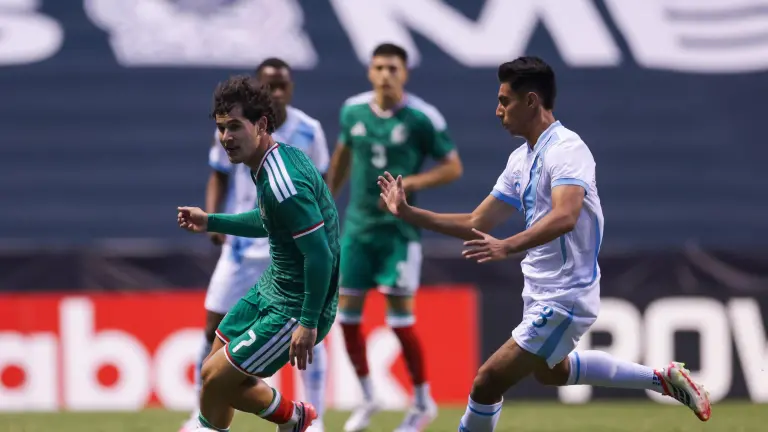 México derrota 4-0 a Guatemala.