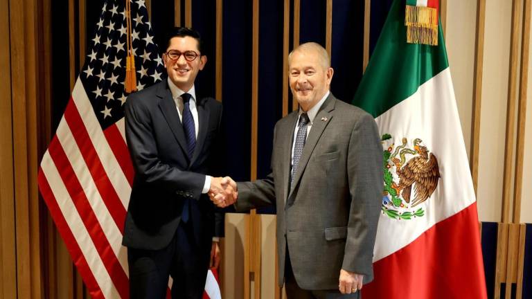 Funcionarios de México y EU sostuvieron una reunión en la Embajada estadounidense para fortalecer la coordinación bilateral en materia de seguridad.