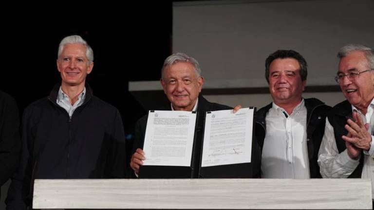 El gobernador Rubén Rocha Moya asistió a la inauguración de la Comunidad Mexicana de Hemodiálisis.