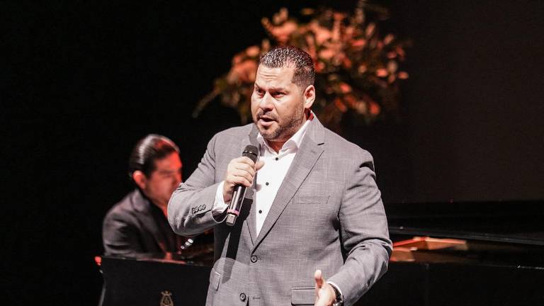 El tenor Carlos Osuna destaca por su voz, por la honestidad con la que interpreta cada pieza y por representar a Sinaloa en escenarios internacionales.