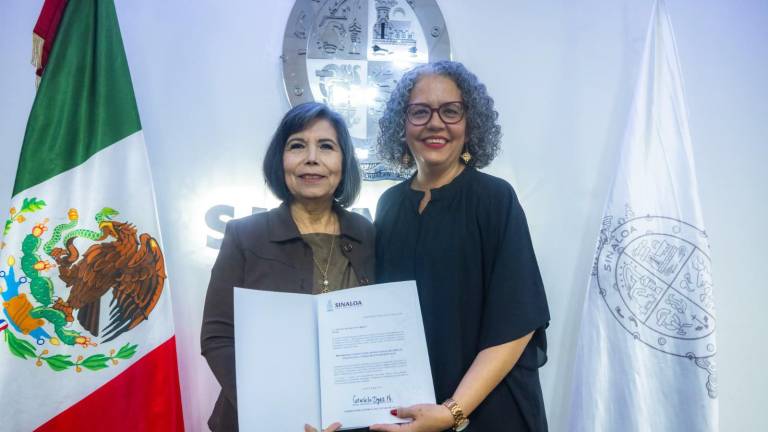 Catalina Esparza Navarrete rindió protesta como presidenta honorífica del Patronato del DIF Sinaloa ante la Gobernadora Graciela Domínguez.