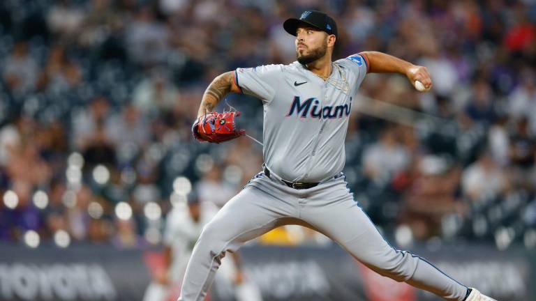 Jonathan Bermúdez, en su paso por los Marlins, lanzará para Venados de Mazatlán.
