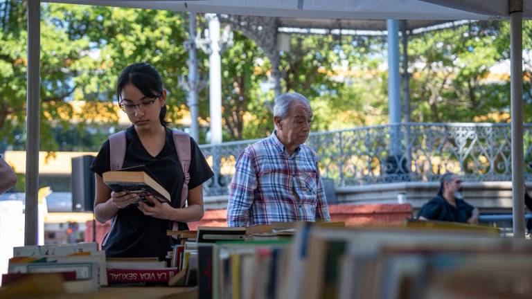 El pabellón de editoriales está instalado sobre la calle Ruperto L. Paliza.