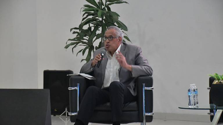 El columnista Omar Garfias participó en un conversatorio ciudadano en Culiacán donde analizó el impacto de la baja inversión en seguridad pública.