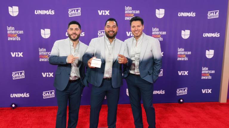 Banda MS recibe el Legacy Award en los Latin American Music Awards 2024.