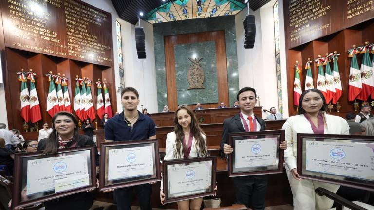 Cinco jóvenes fueron reconocidos en el Congreso de Sinaloa con el Premio al Mérito Juvenil 2026.