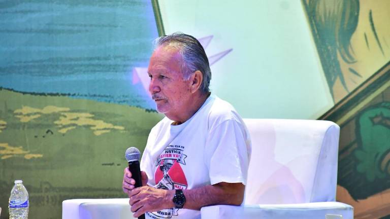 Leónidas Alfaro presentó su libro sobre Javier Valdez durante la Feria Internacional del Libro Culiacán 2025.
