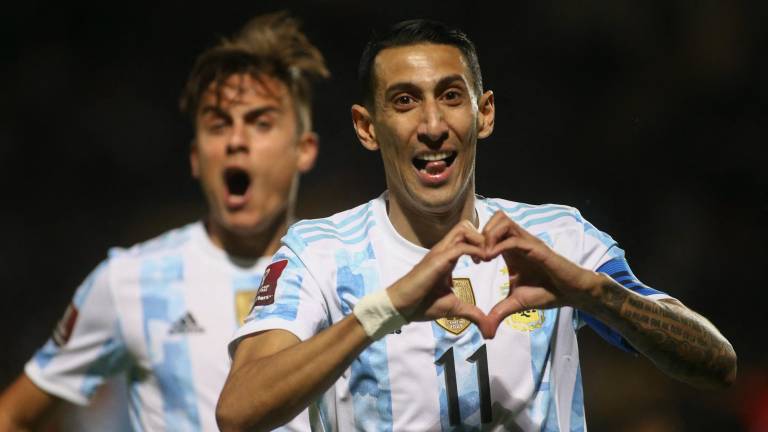 Argentina derrota a Uruguay con gol de Di María en eliminatoria sudamericana