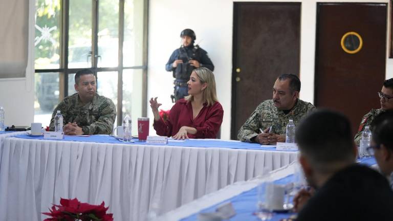 La Alcaldesa de Mazatlán, Estrella Palacios, participó en la Mesa Regional de Seguridad realizada este martes en la Tercera Región Militar.
