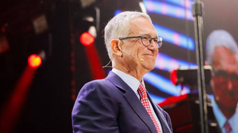 Durante un evento en la Arena Ciudad de México, Ricardo Salinas Pliego anunció su disposición a liquidar el adeudo fiscal de Grupo Salinas.