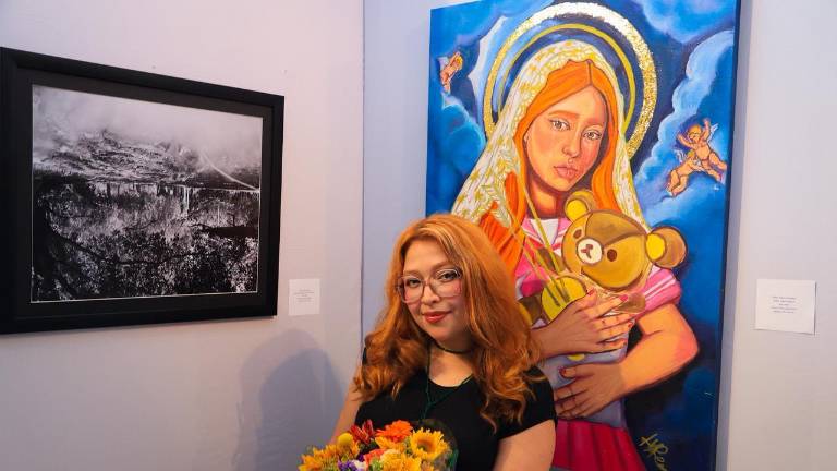 Estudiantes de la Facultad de Diseño y Artes Visuales de la UAS, encabezados por la colectiva La Cuarta Luz, expusieron “Entre la luz y la oscuridad”.