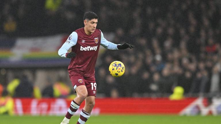 Edson Álvarez fue titular.