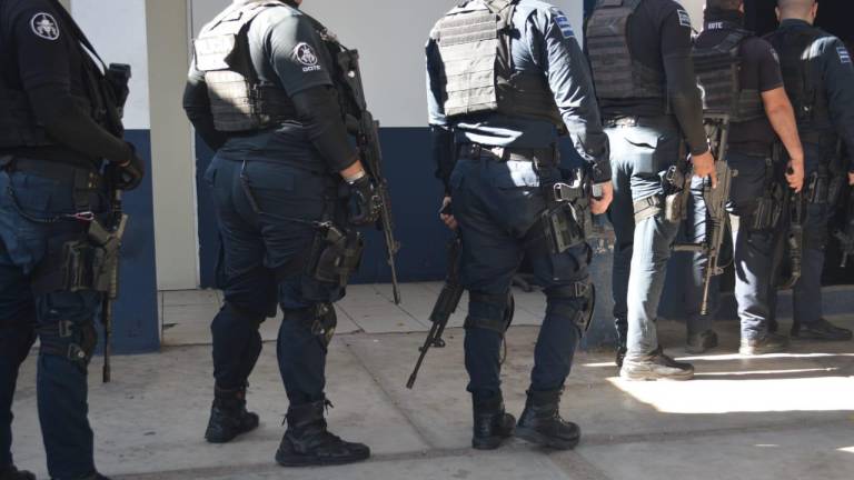 Sedena revisa armas a policías de Ahome