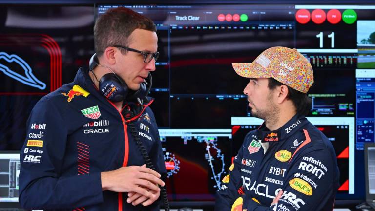Sergio “Checo” Pérez (derecha) no ha podido retornar al podio en las últimas competencias de la temporada 2023 de la Fórmula 1.