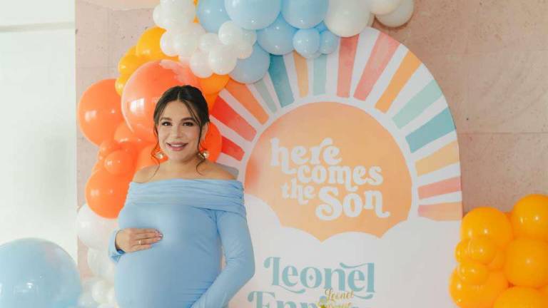 Karla María González celebra su baby shower.