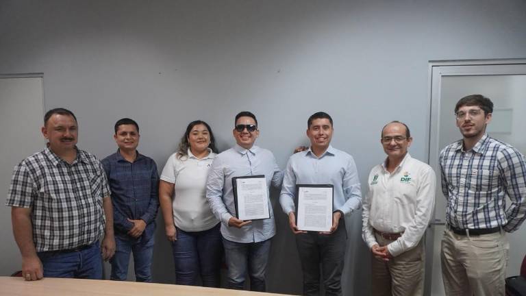 Reunión de la Asociación de Ciegos Sinaloa con funcionarios del DIF Culiacán.
