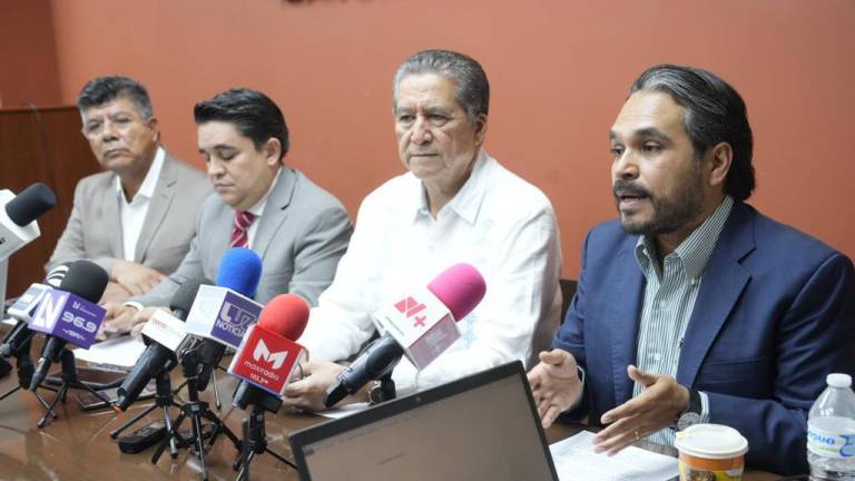 En conferencia de prensa, los diputados anunciaron que este miércoles enviaron un documento a Madueña Molina para invitarlo a dialogar sobre la reforma.