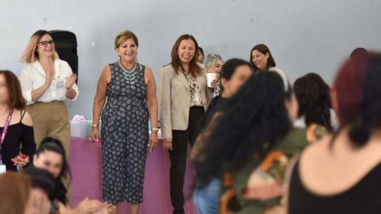 Más de 80 mujeres que llevan su proceso en reclusión fueron festejadas por la Secretaría de las Mujeres.