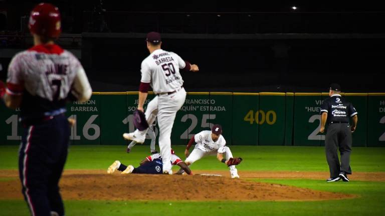 Tomateros de Culiacán no pudo con Águilas de Mexicali en el inicio de la serie navideña.