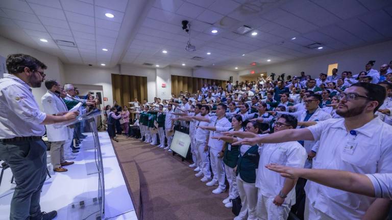 Evento de incorporación de nuevos especialistas y personal de enfermería en el IMSS Bienestar de Sinaloa.