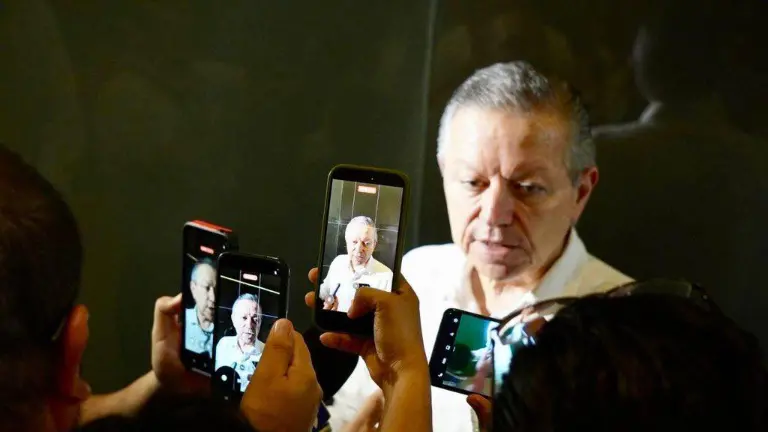 Arturo Zaldívar afirmó que Rubén Rocha Moya perdió el fuero al separarse del cargo para enfrentar las acusaciones en su contra por presuntos vínculos con el narcotráfico.