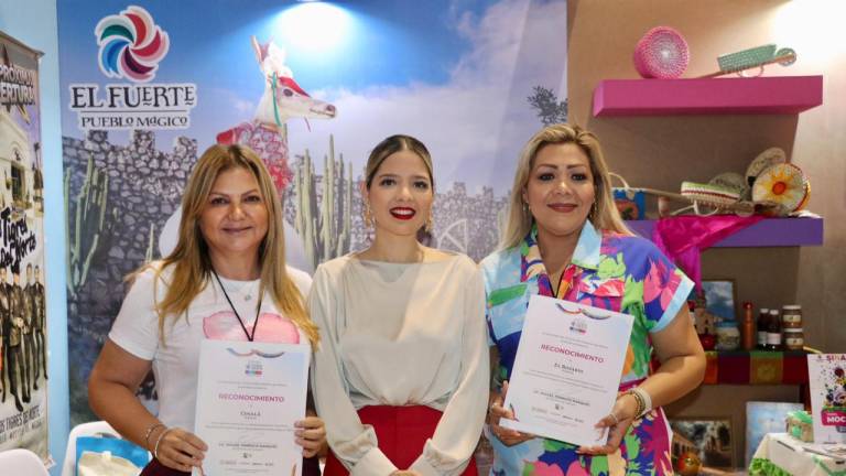 Estrella Palacios, Secretaria de Turismo de Sinaloa, estuvo acompañada de Claudia Liliana Valdez Aguilar, Alcaldesa de El Rosario y Carla Úrsula Corrales, Alcaldesa de Cosalá.