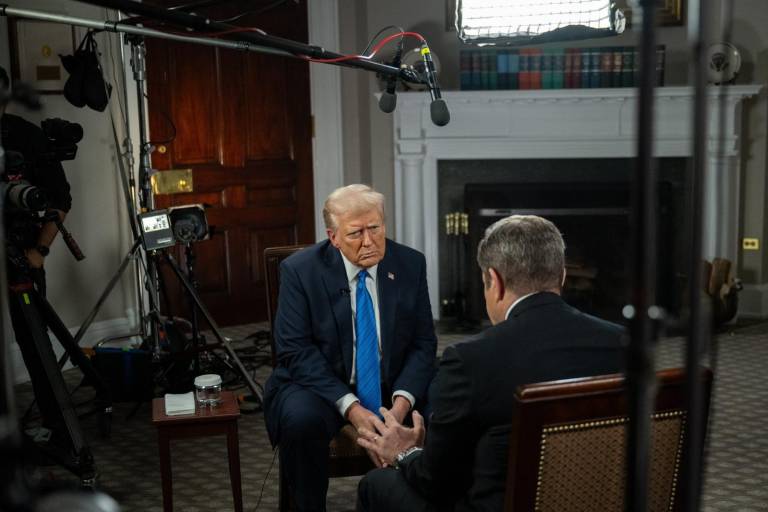 Trump impone arancel de 25% a autos importados a EU; excentarán autopartes por TMEC