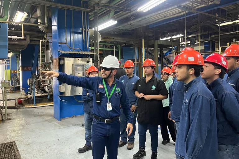 Benefician con beca “Jóvenes Escribiendo el Futuro” a 810 estudiantes de UTEsc