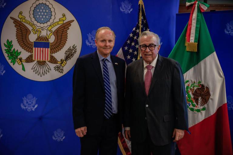 Acude Rocha a celebración de la Independencia de Estados Unidos en Consulado de Hermosillo