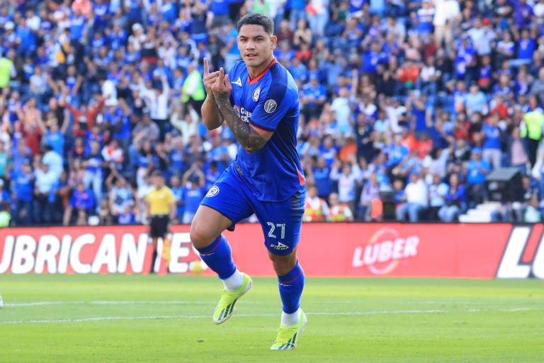 Giakoumakis y ‘Toro’ Fernández se despiden de Cruz Azul; el club inicia reestructuración ofensiva para el Apertura 2025